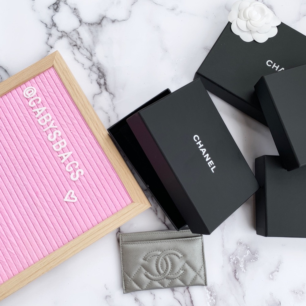 SOLD 😭 Chanel Large LOGO card holder - Picture 3 of 5